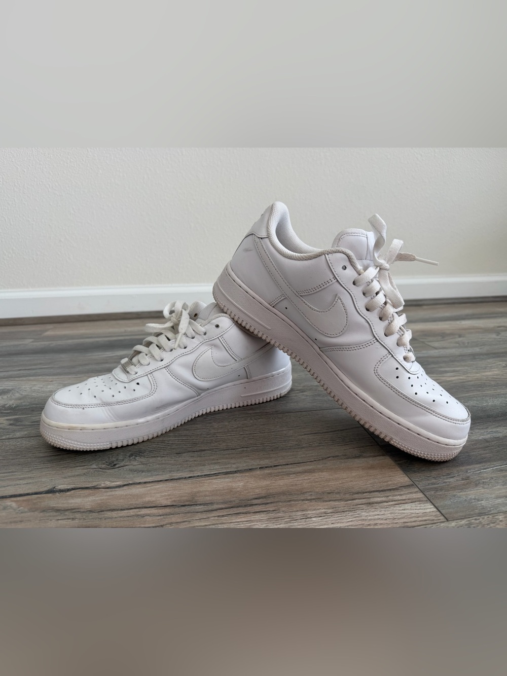 Nike Air Force 1 '07 low-top sneakers in white leather mens size 10.5
